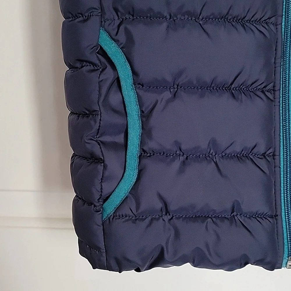 Sonoma boys winter vest, size 7. NWOT.  Navy blue, gray and green trim.